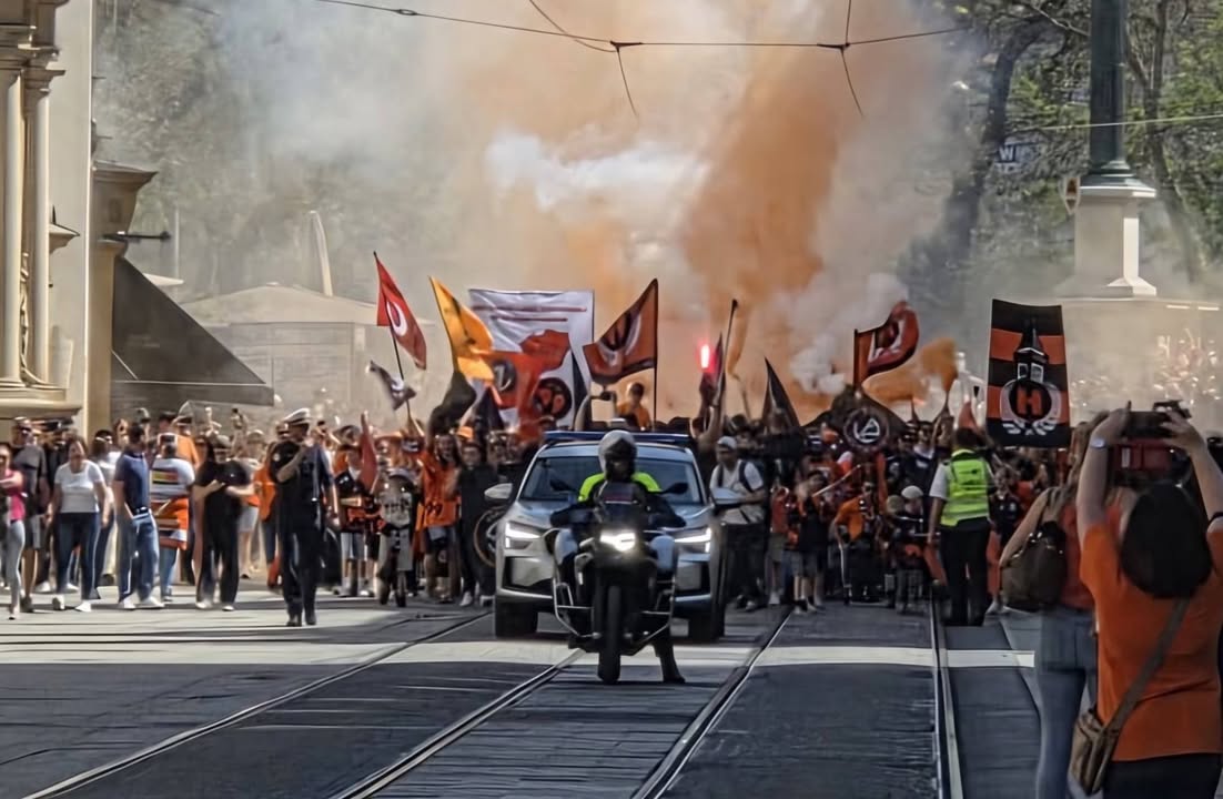 Die Fanclubs haben den Korso, heute meisterlich, angeführt 💪🔥🥳🧡